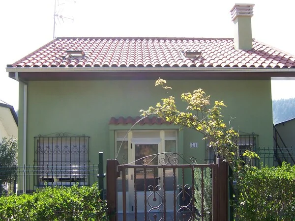 Sustitución de cubierta en vivienda unifamiliar aislada, La Vallina Avilés (Asturias)