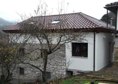Sustitución de cubierta en vivienda unifamiliar en La Vega de los Caseros Parres (Asturias)