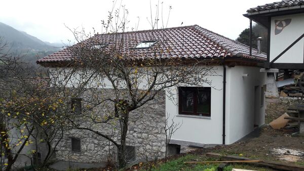 Sustitución de cubierta en vivienda unifamiliar, La Vega de los Caseros Parres (Asturias)